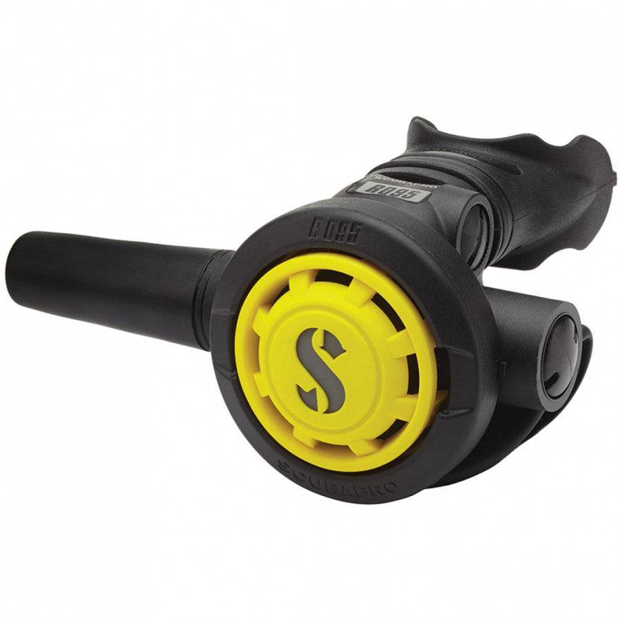 Octopus Scubapro R095 with fluorescent yellow cap and 1-meter hose for enhanced diving visibility and air sharing